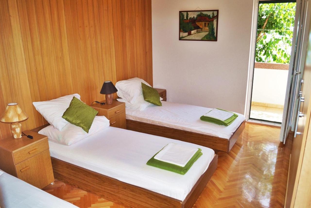 Apartments By The Sea Krilo Jesenice, Omis - 15145 Jesenice  Zewnętrze zdjęcie